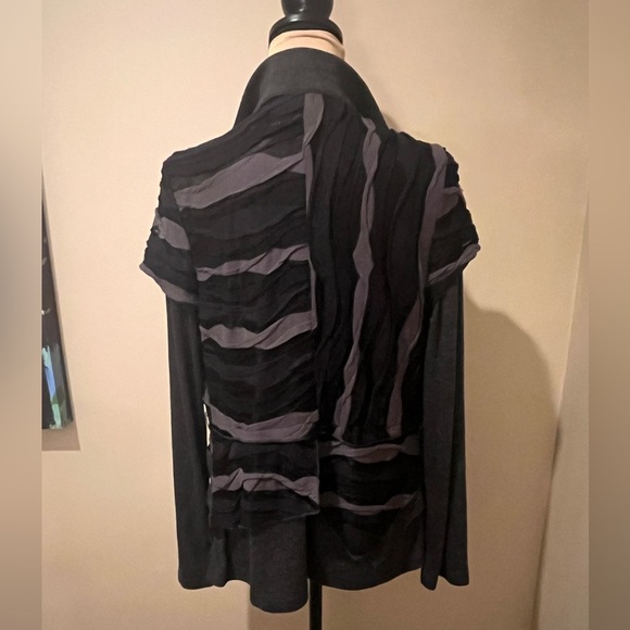 Fantazia Gray and Black Striped Open Front Cardigan, size Medium - Picture 2 of 8